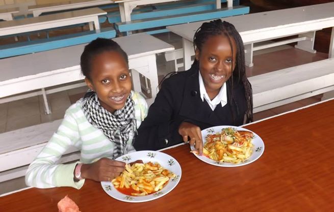 Happy students enjoying the lunch hour